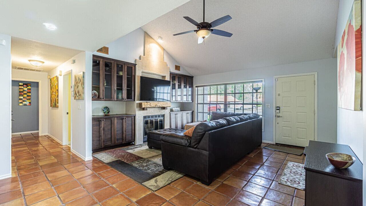 Photo of Livingroom in Saddlebrook