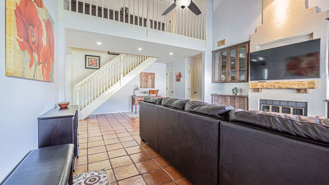 Photo of Livingroom in Saddlebrook