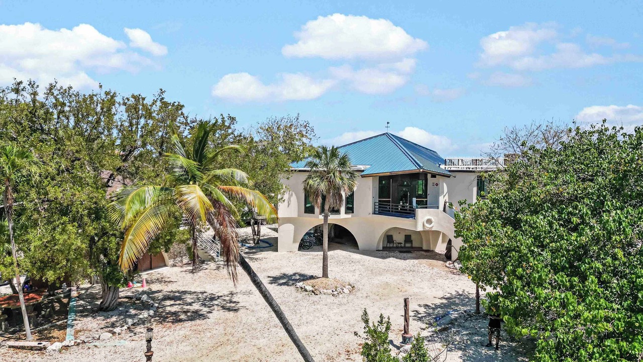 Photo of Outdoor in Long Beach Estates