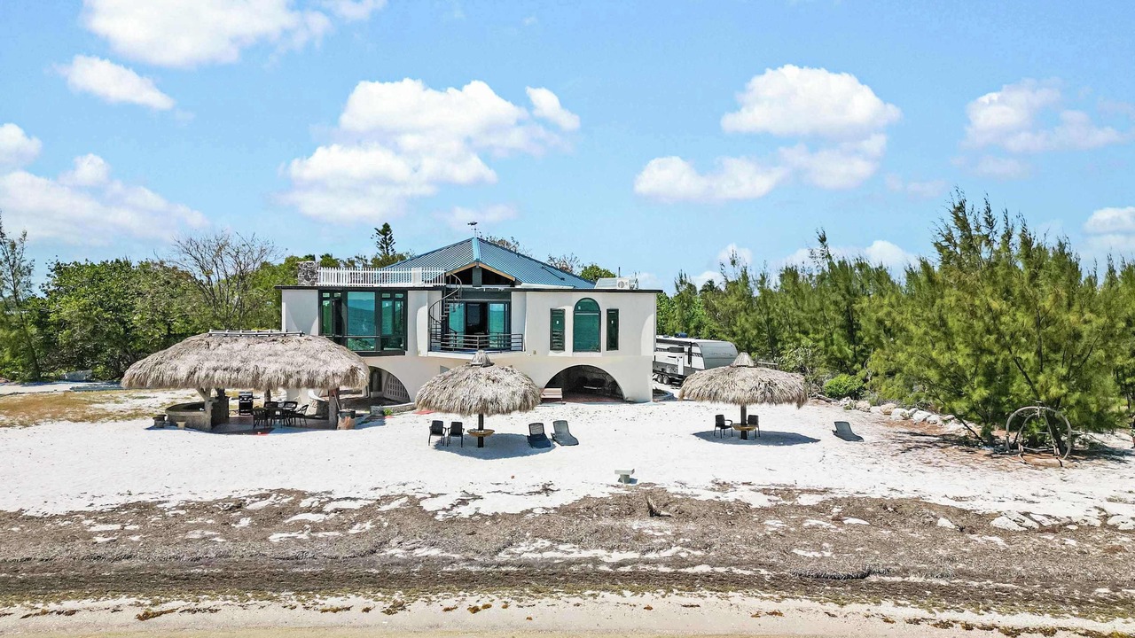 Photo of Outdoor in Long Beach Estates