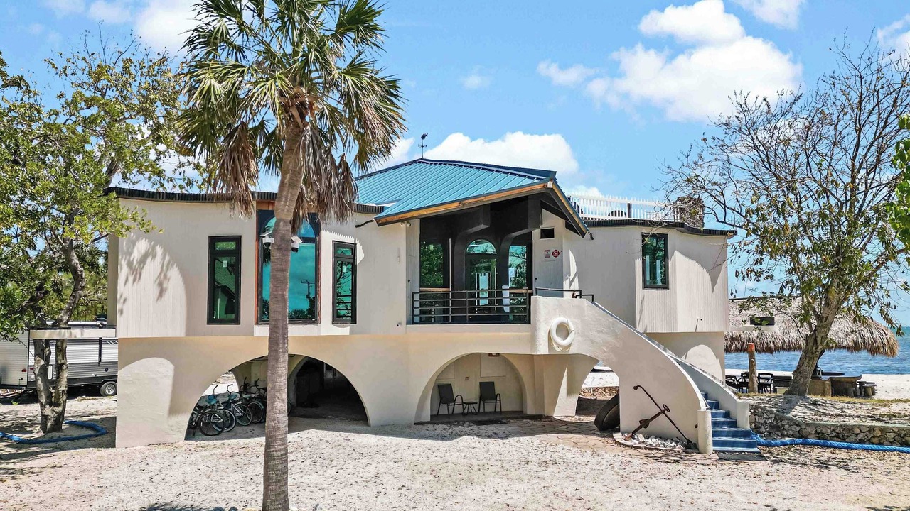 Photo of Outdoor in Long Beach Estates