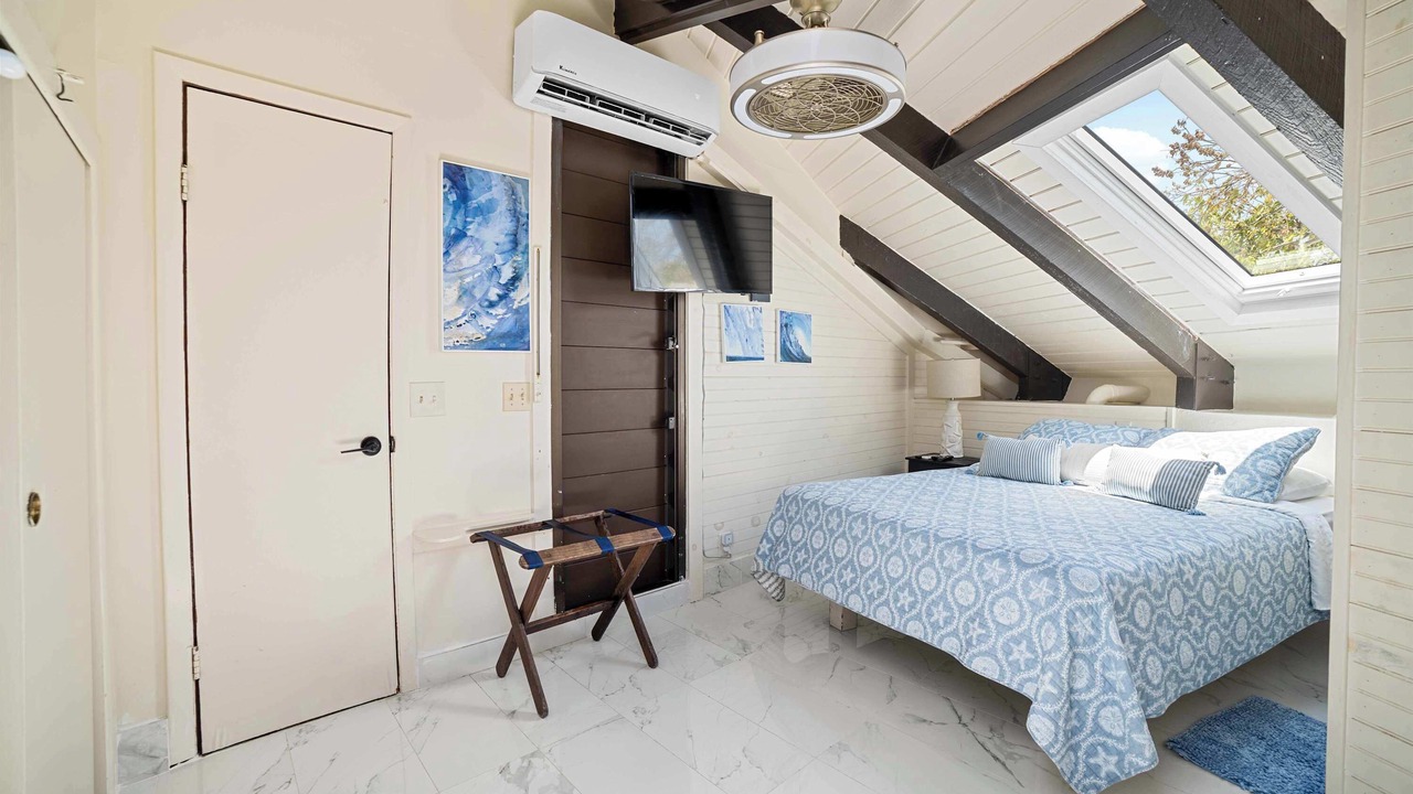 Photo of Bedroom in Long Beach Estates