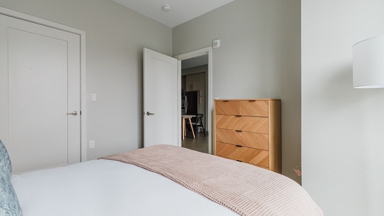 Photo of Bedroom in Forest Hills - Woodbourne