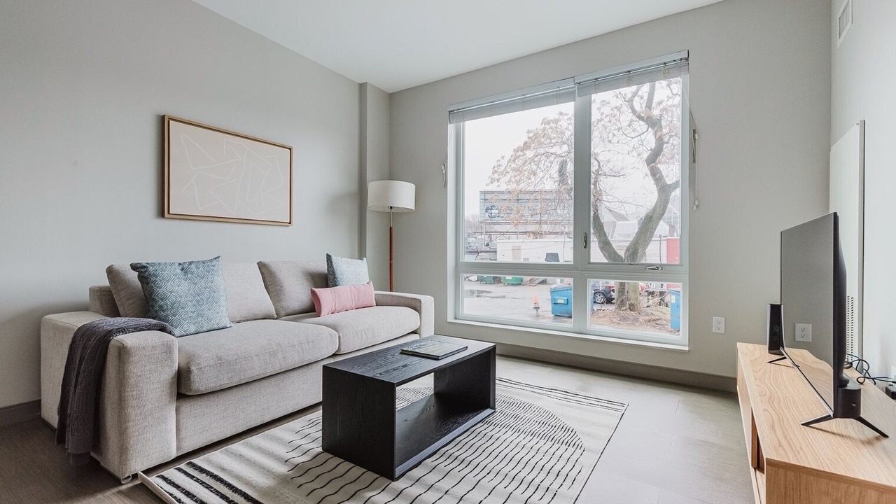 Photo of Livingroom in Forest Hills - Woodbourne