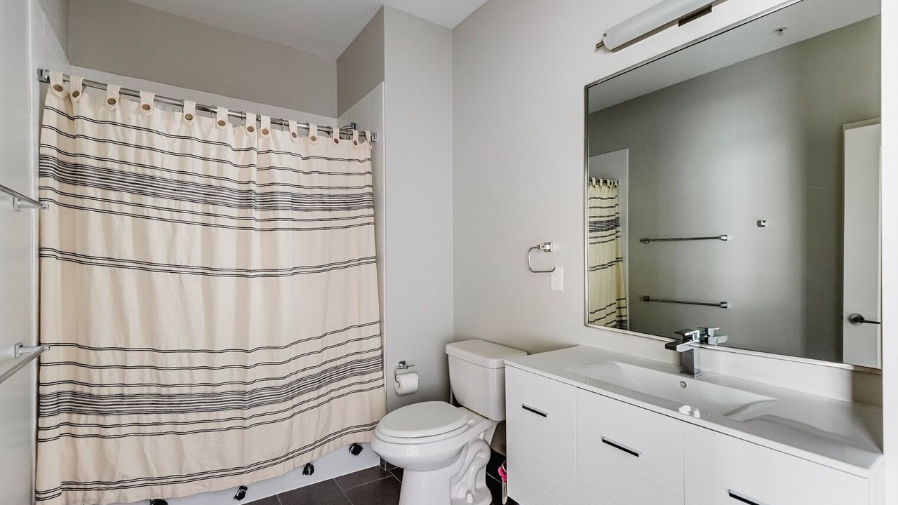 Photo of Bathroom in Forest Hills - Woodbourne