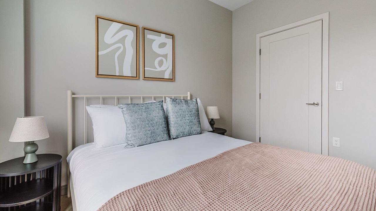 Photo of Bedroom in Forest Hills - Woodbourne