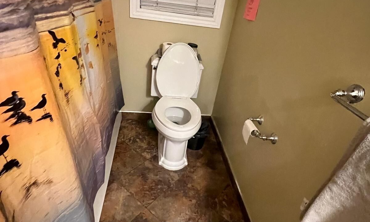 Photo of Bathroom in Lakeview