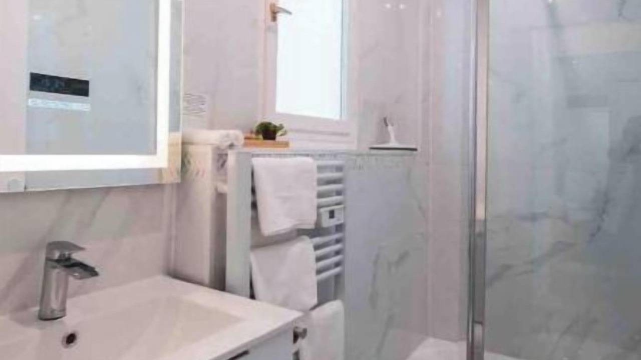 Photo of Bathroom in Charleville-Mezieres