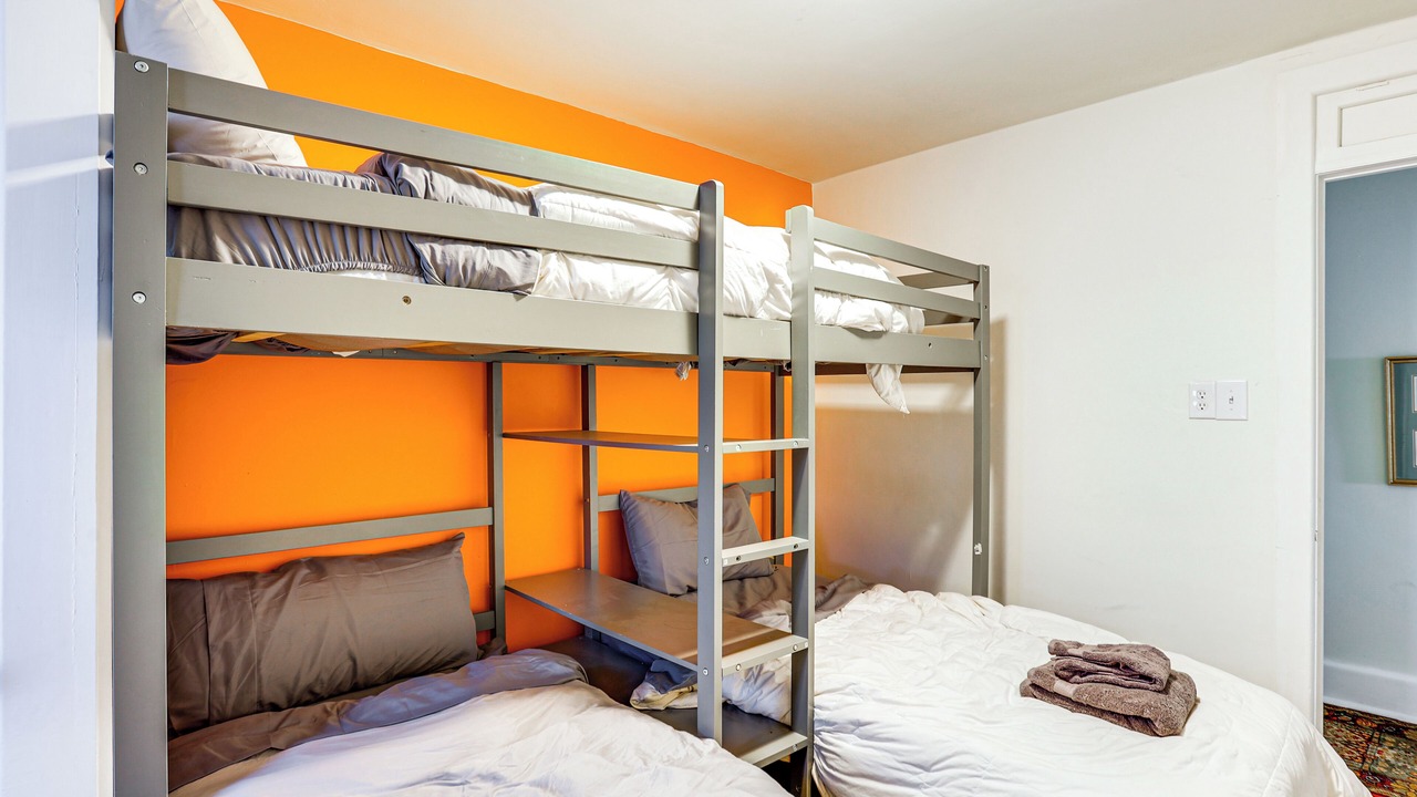 Photo of Bedroom in Annville