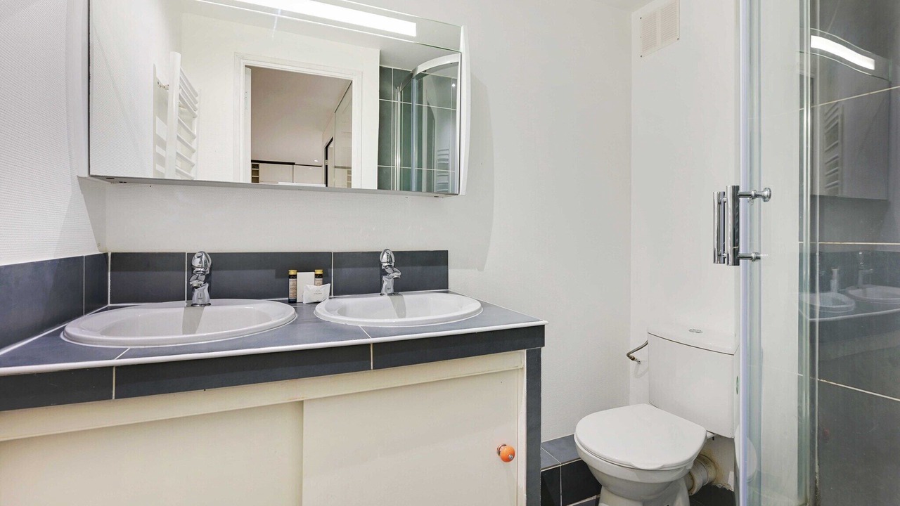 Photo of Bathroom in Le Kremlin-Bicetre