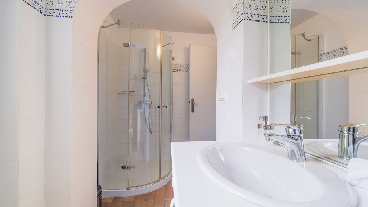 Photo of Bathroom in Lauzerte