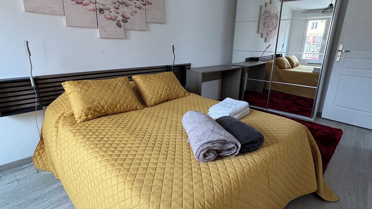 Photo of Bedroom in Plateau - Mont-Valerien