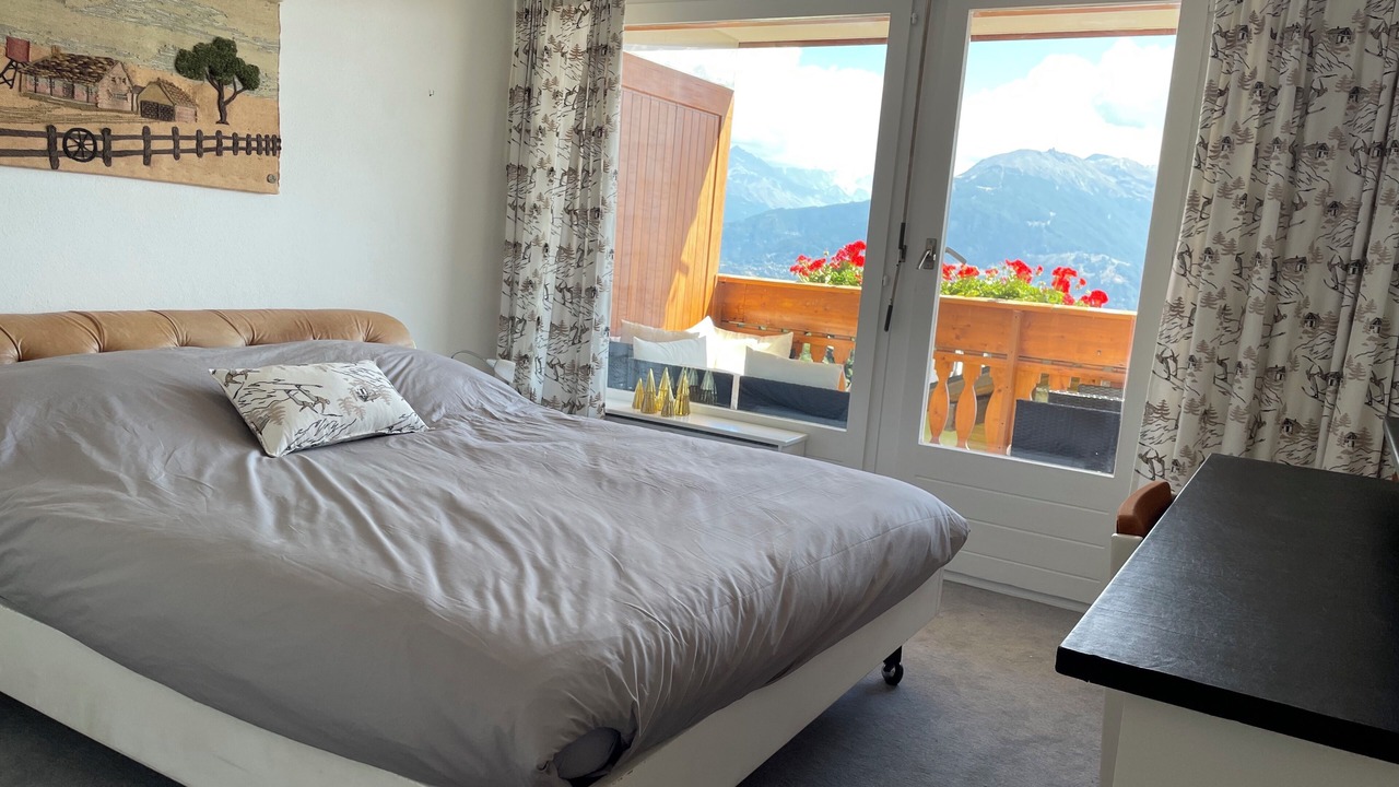 Photo of Bedroom in Noes