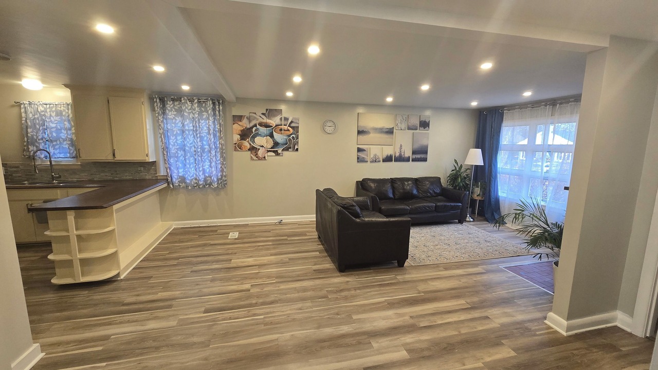 Photo of Livingroom in Carlingwood - McKellar Park - Laurentien View