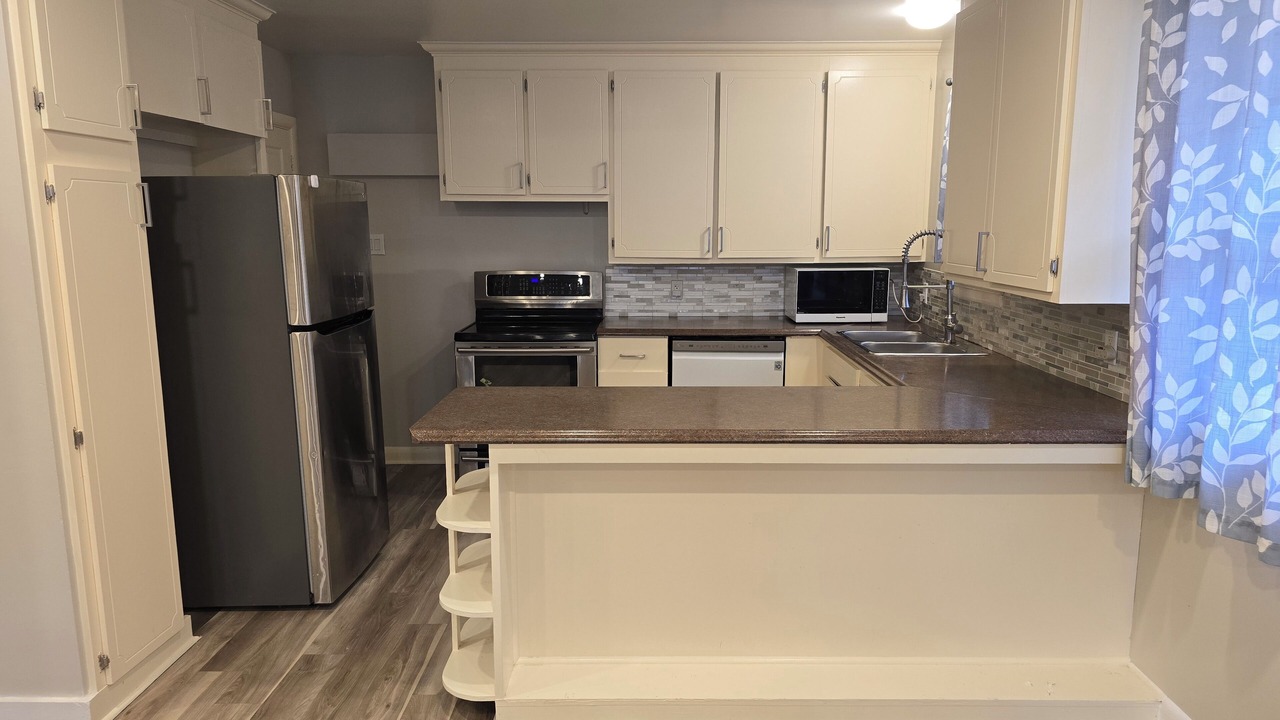 Photo of Kitchen in Carlingwood - McKellar Park - Laurentien View