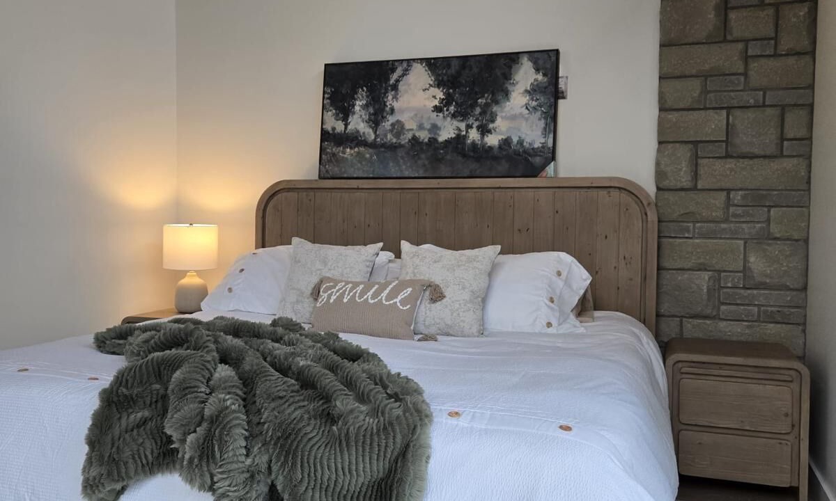 Photo of Bedroom in Gravenhurst