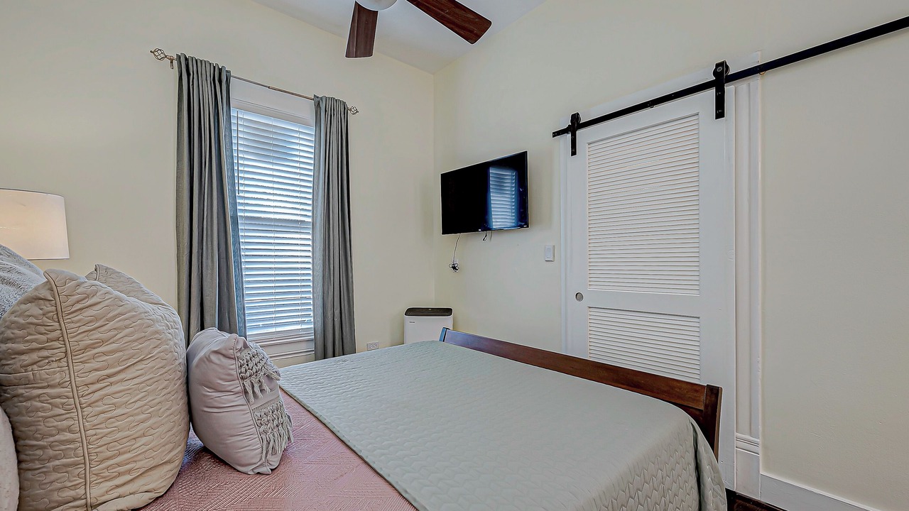 Photo of Bedroom in Washington Ave./ Memorial Park