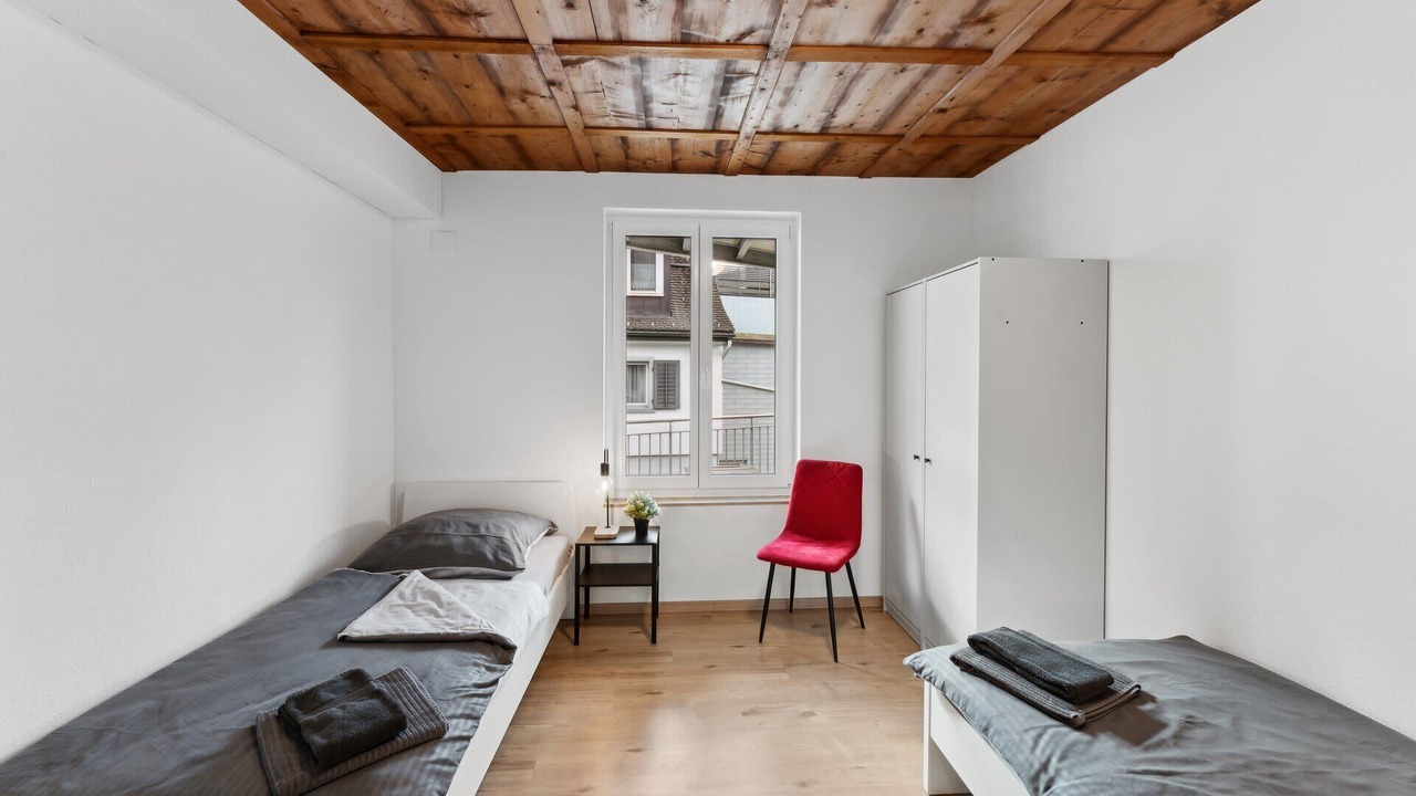 Photo of Bedroom in Grabs