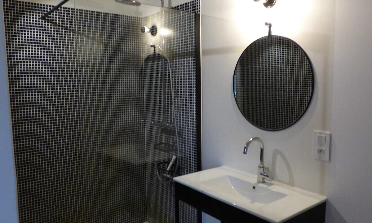 Photo of Bathroom in Rue