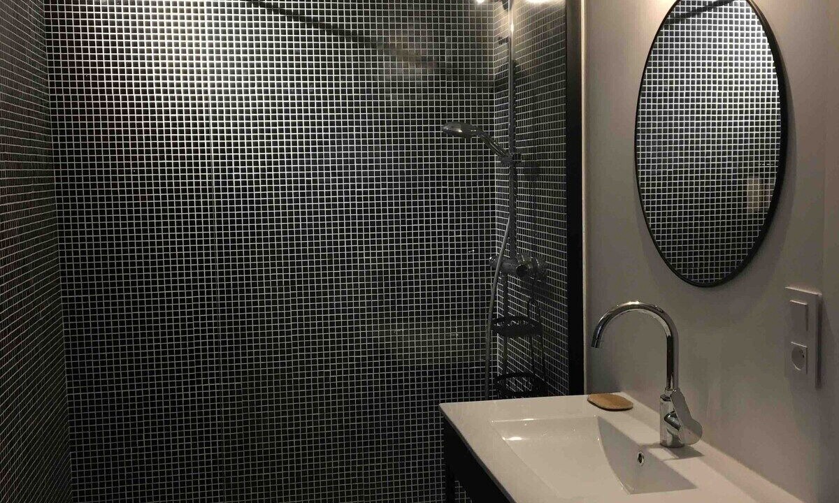 Photo of Bathroom in Rue