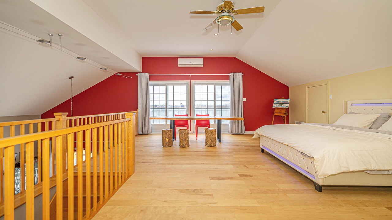 Photo of Bedroom in Laprairie