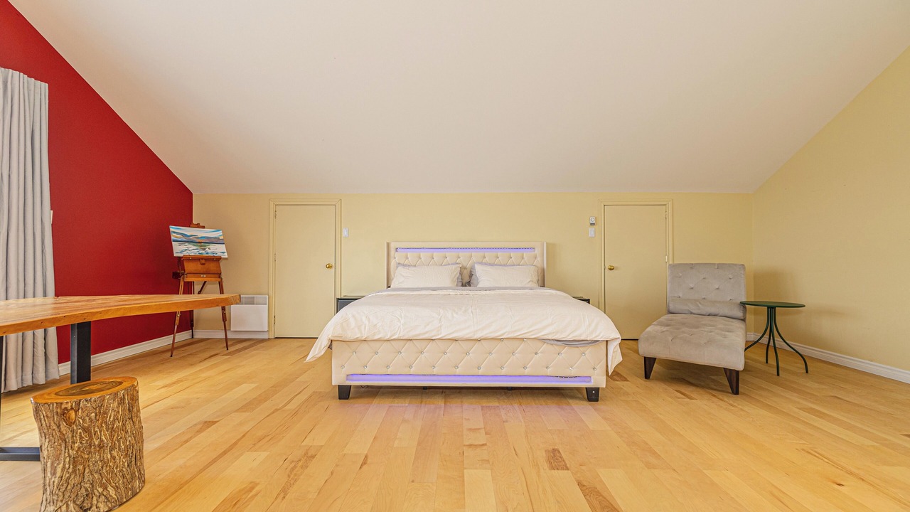 Photo of Bedroom in Laprairie