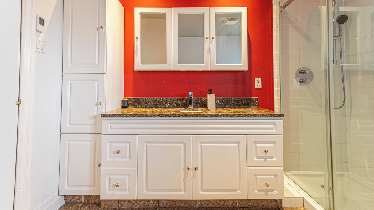 Photo of Bathroom in Laprairie