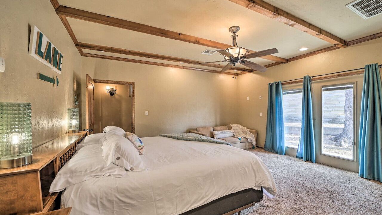 Photo of Others in Hoyt