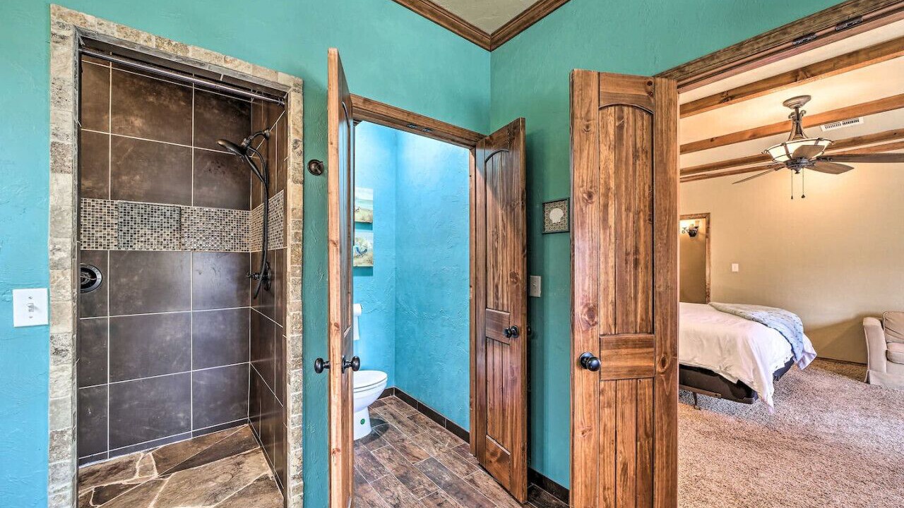 Photo of Bathroom in Hoyt