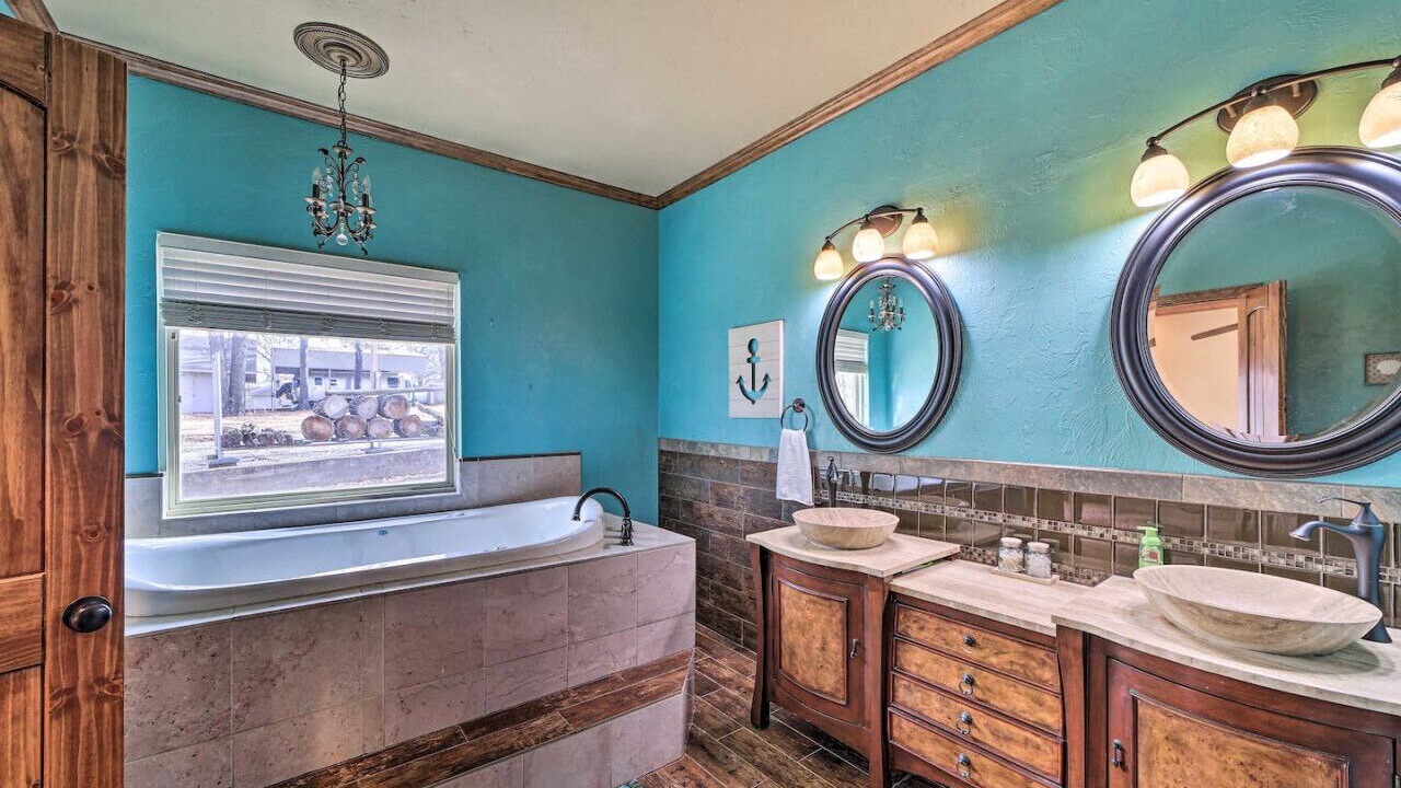 Photo of Bathroom in Hoyt