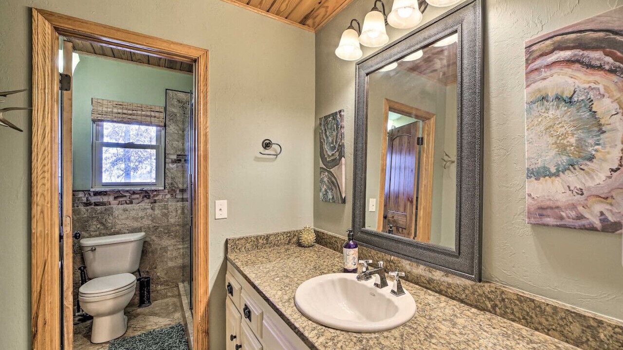 Photo of Bathroom in Hoyt