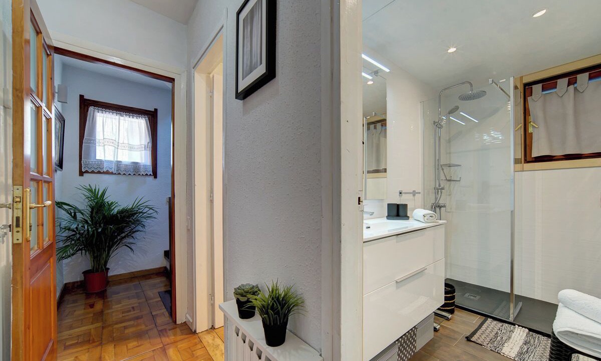 Photo of Bathroom in Pujo
