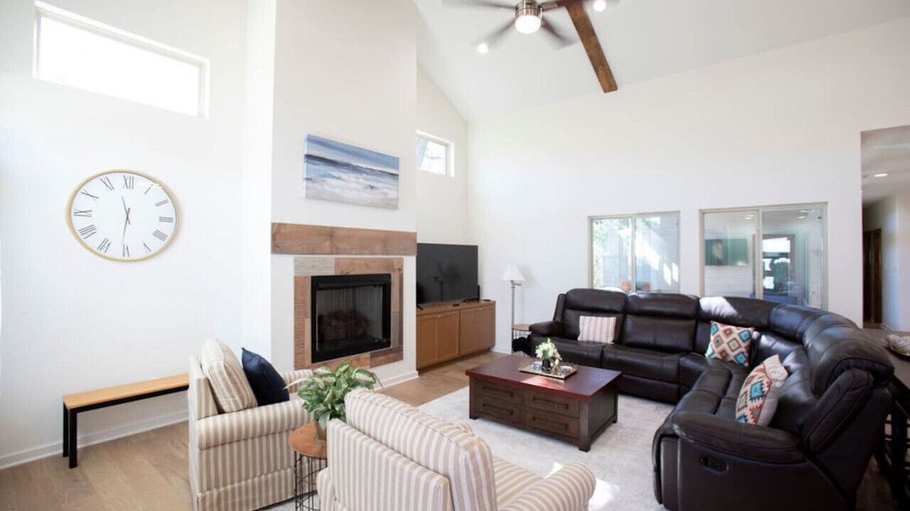 Photo of Livingroom in College Station