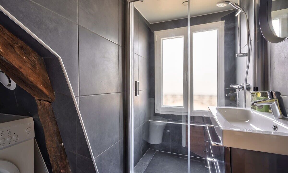 Photo of Bathroom in Quartier de la Porte-Saint-Denis