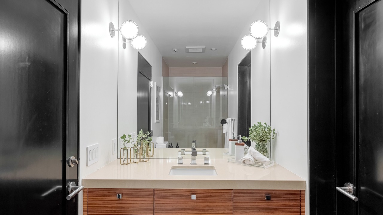 Photo of Bathroom in Hollywood Hills West