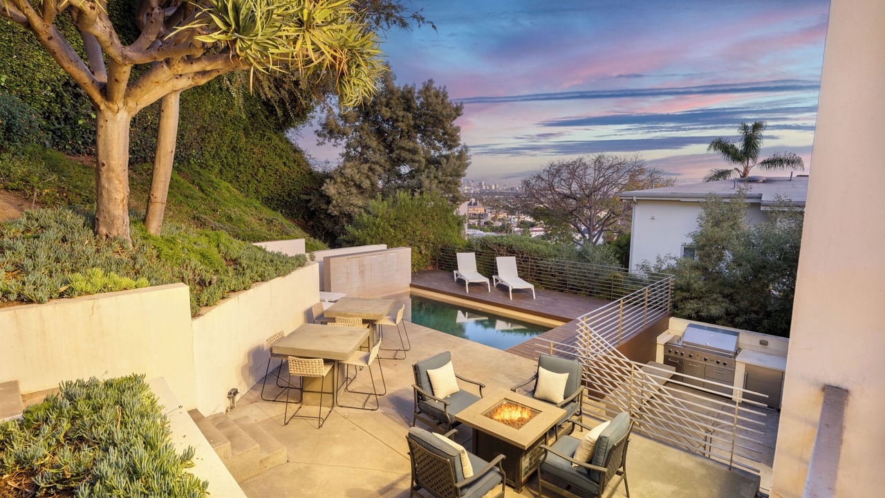 Photo of Outdoor in Hollywood Hills West