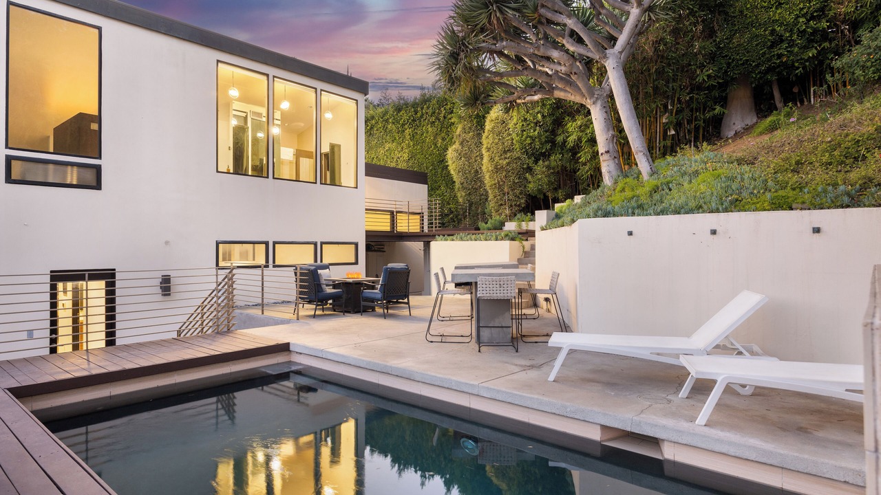 Photo of Outdoor in Hollywood Hills West