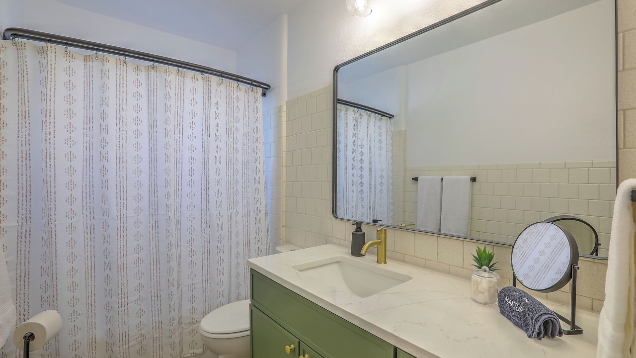 Photo of Bathroom in Near North Valley