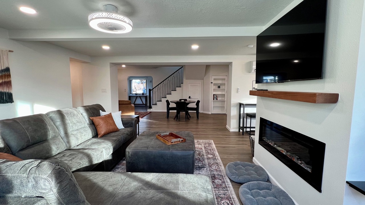 Photo of Livingroom in Near North Valley