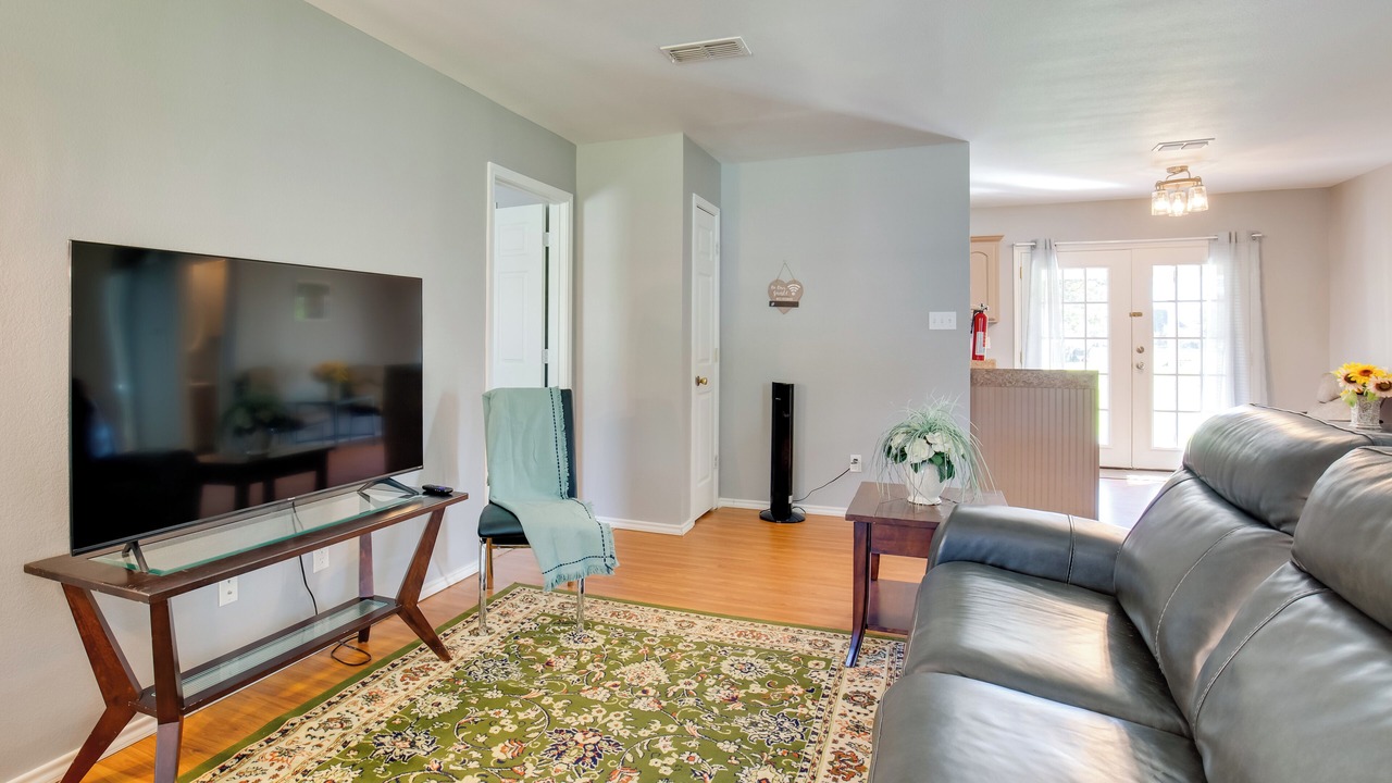 Photo of Livingroom in Emory