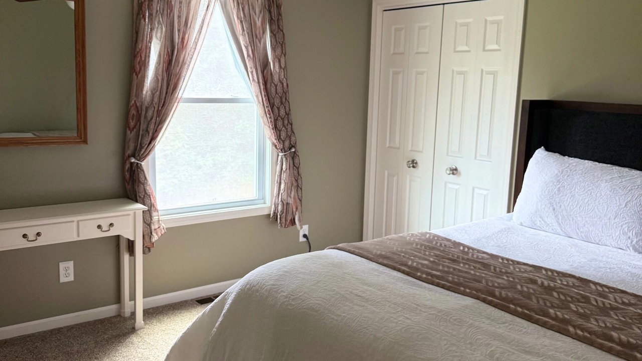 Photo of Bedroom in Pittsburg