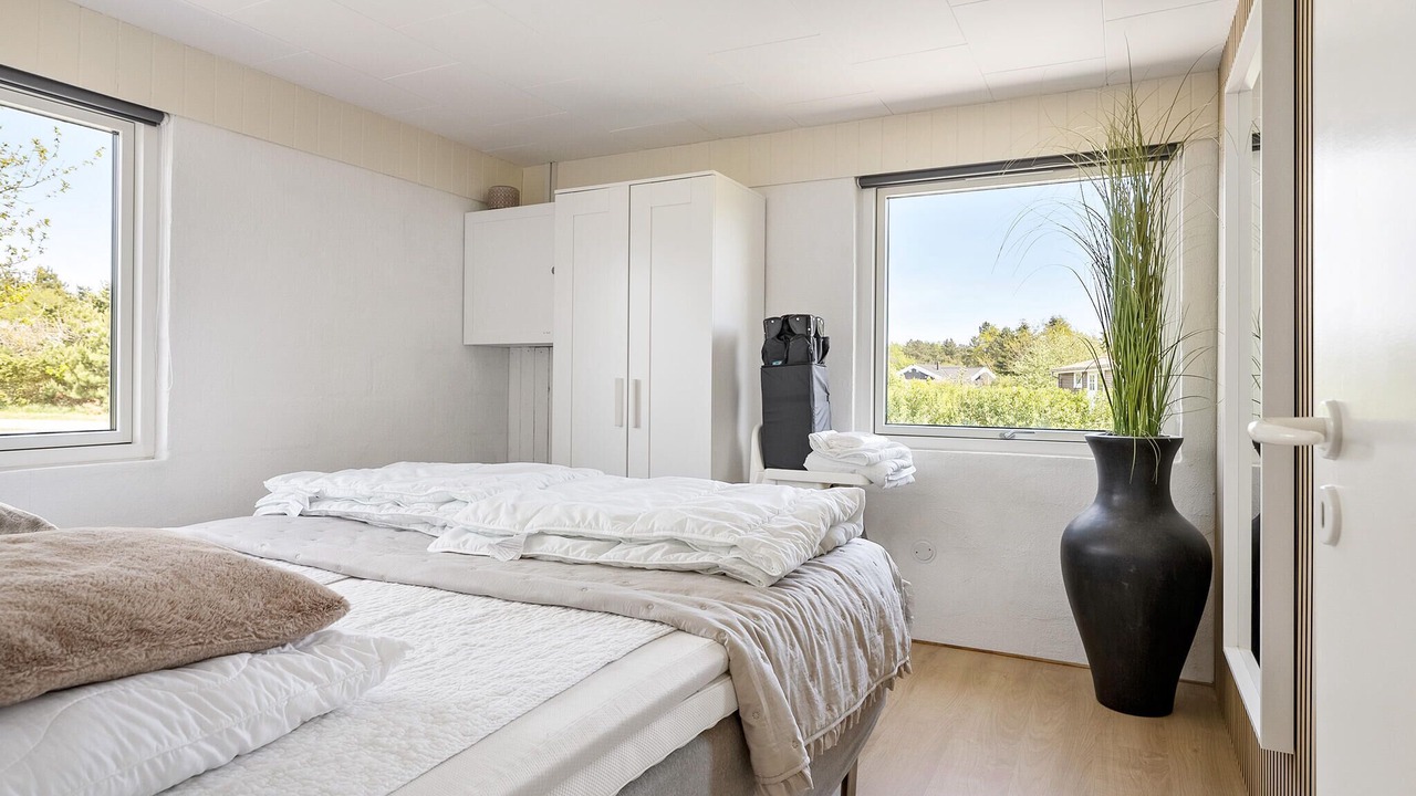 Photo of Others in Hou