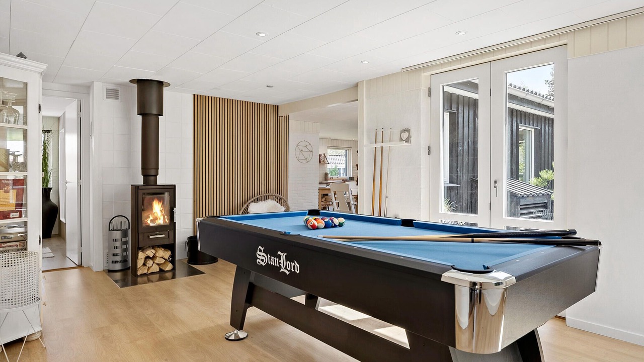 Photo of Others in Hou