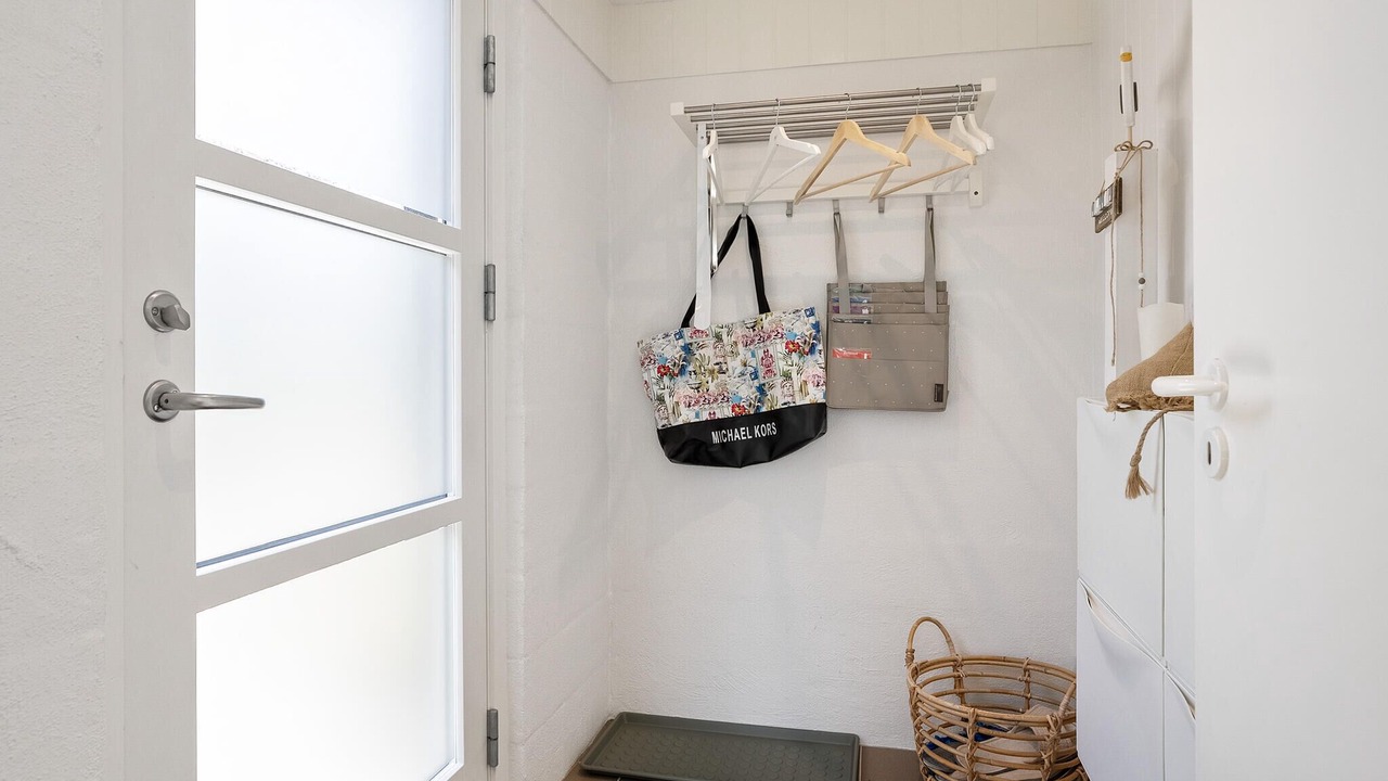 Photo of Others in Hou