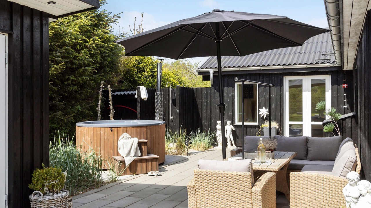 Photo of Others in Hou