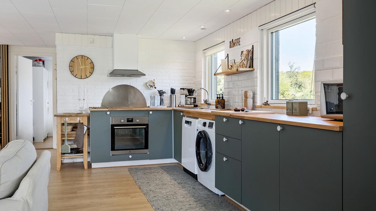 Photo of Others in Hou