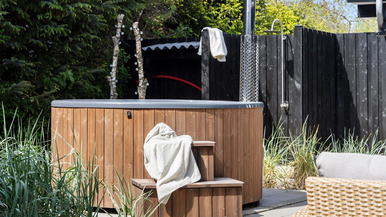 Photo of Others in Hou