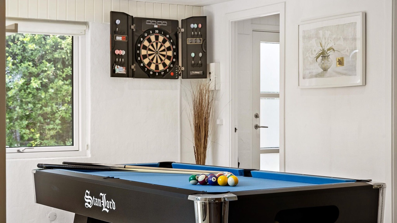 Photo of Others in Hou