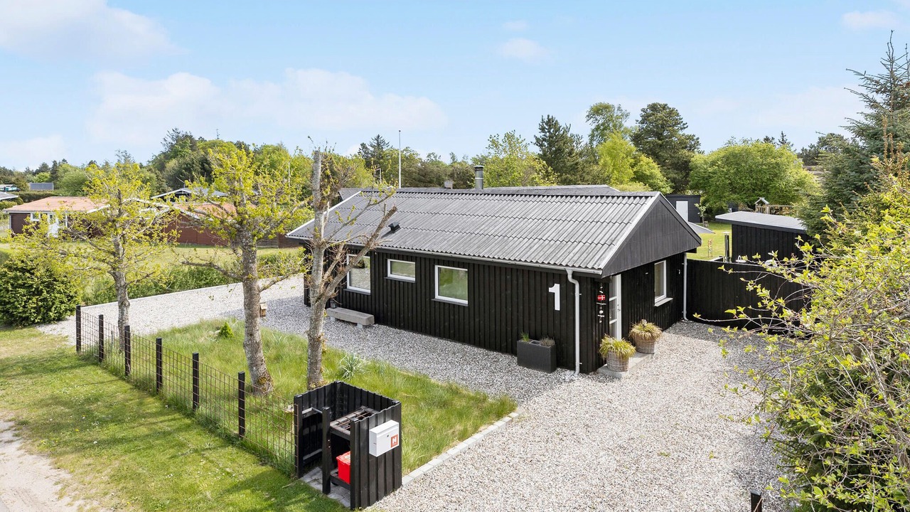 Photo of Others in Hou