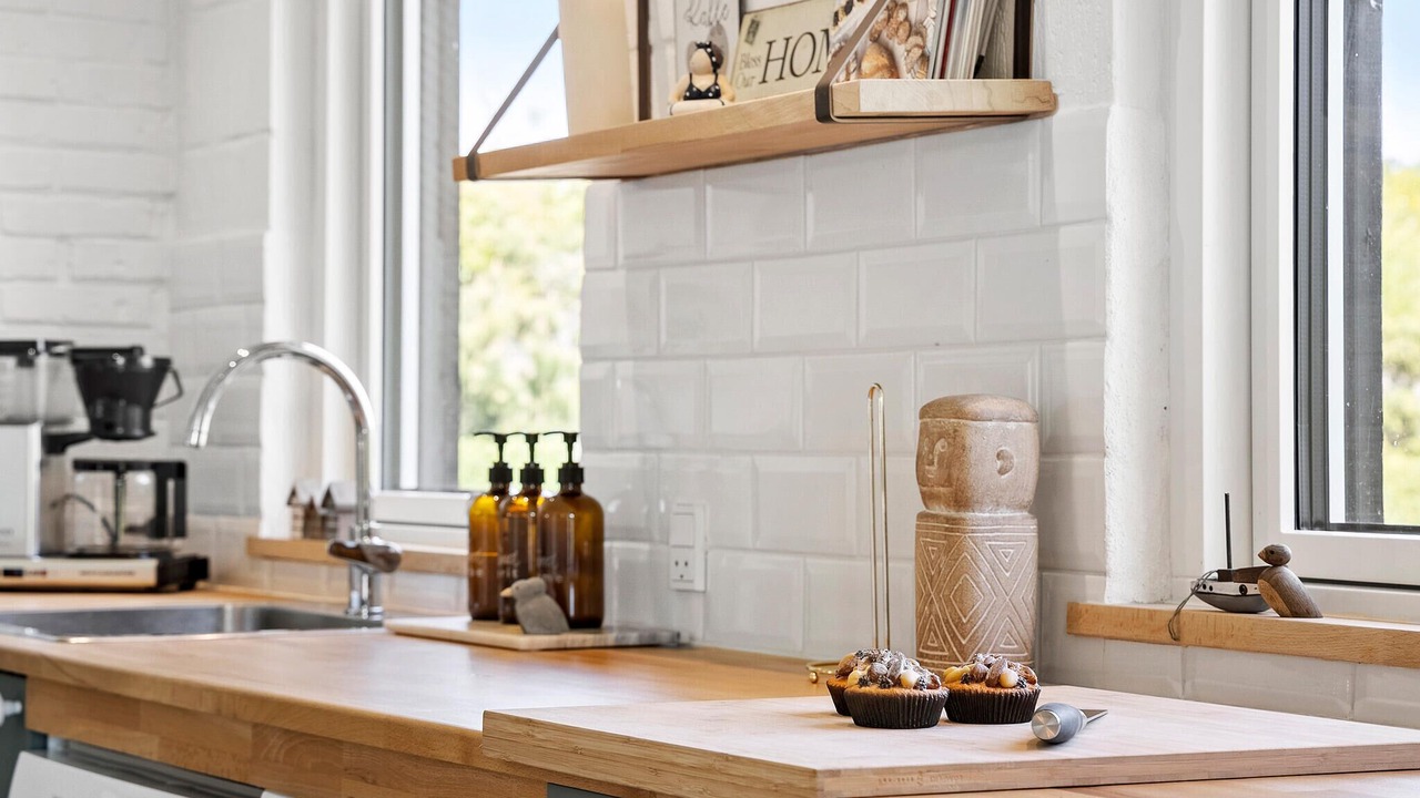 Photo of Others in Hou